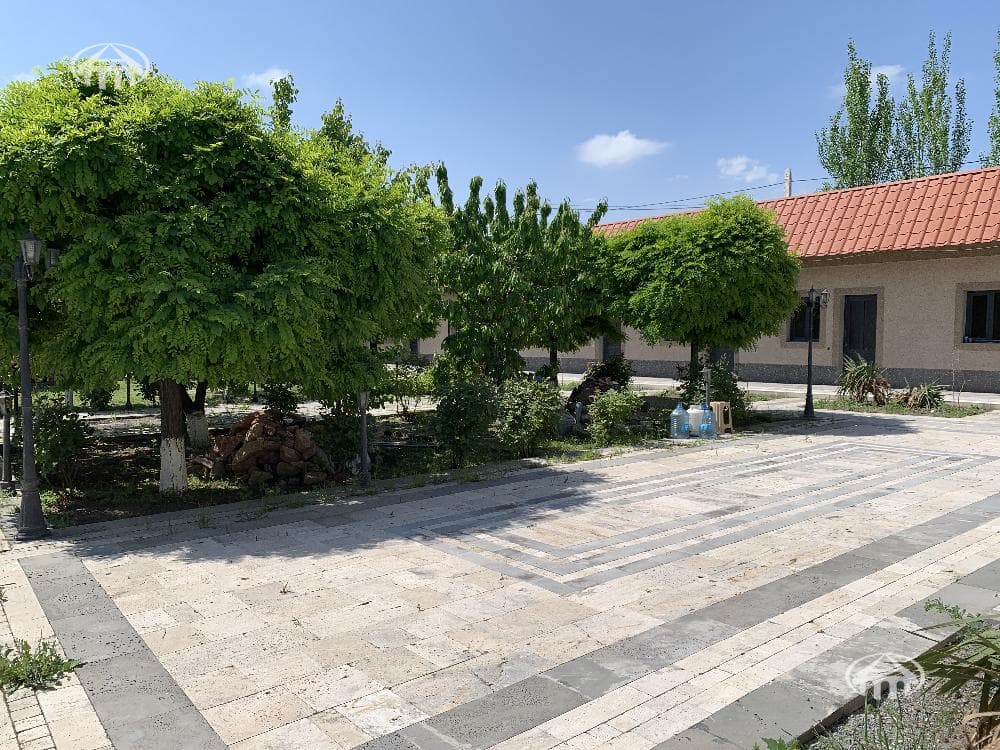 Отель · 9 комн. · 539 м² · Шенгавит