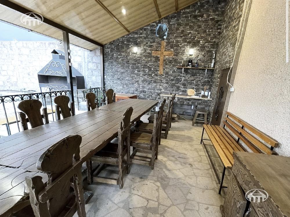 Առանձնատուն · 5 սեն. · 172 մ² · գ. Կարին