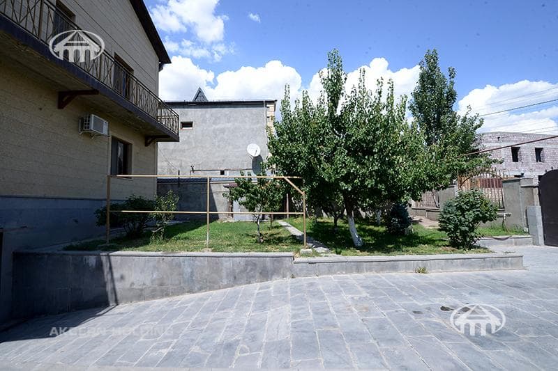 Mansion · 8 rooms · 607.5 m² · Qasax