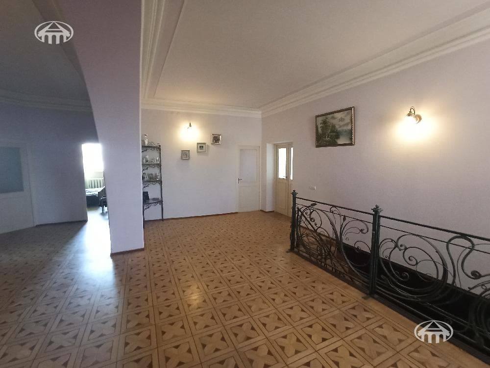 House · 8 rooms · 459 m² · Nor Nork