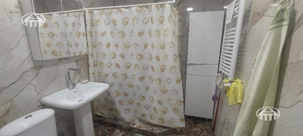 House · 4 rooms · 238 m² · Erebuni