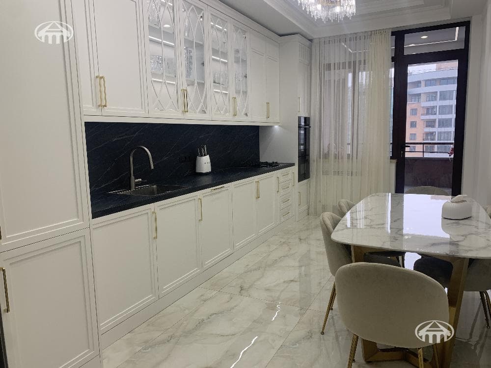 Apartment · 3 rooms · 133 m² · Kentron