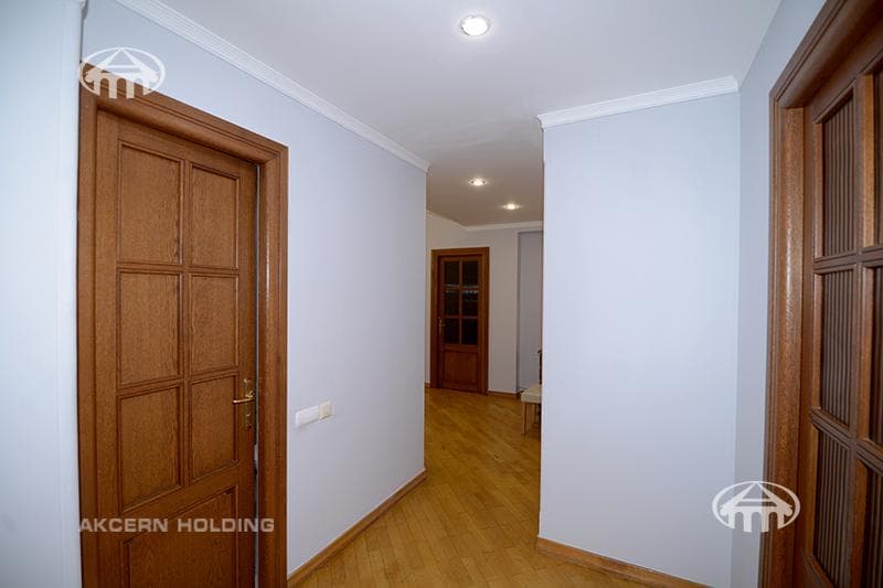 Apartment · 3 rooms · 142 m² · Kentron