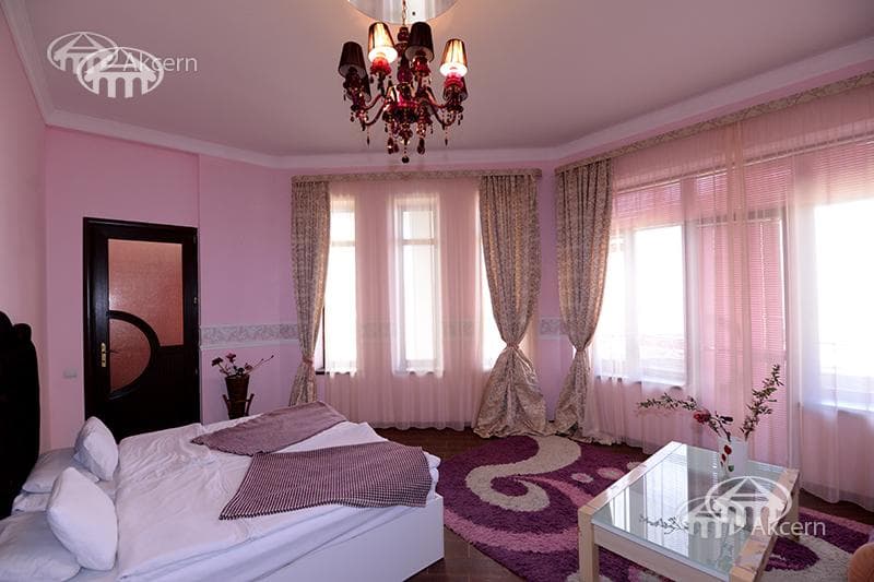 Hotel · 5 rooms · 540 m² · Kentron