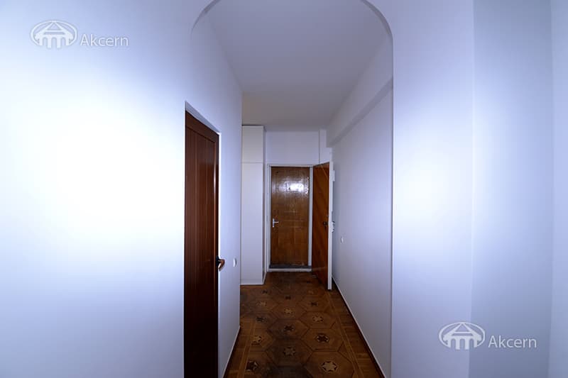 Office · 79 m² · Kentron