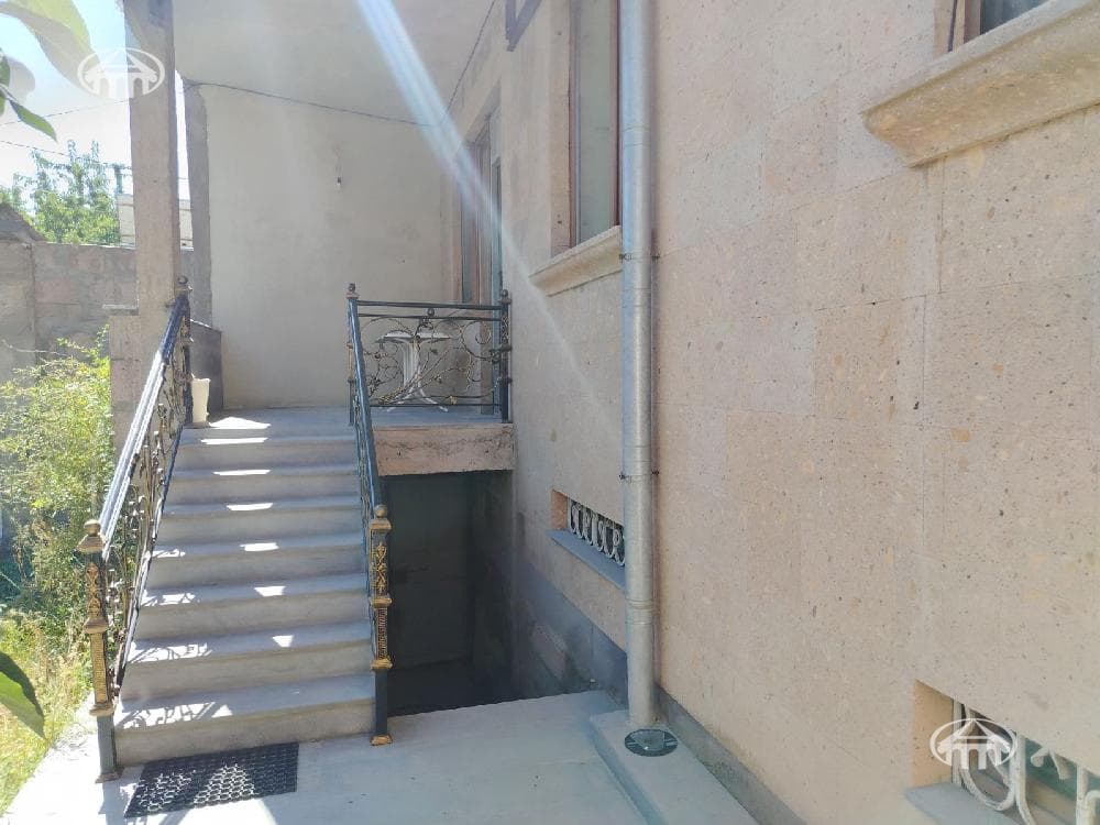 Mansion · 6 rooms · 470 m² · Davtashen — photo 31 / 32