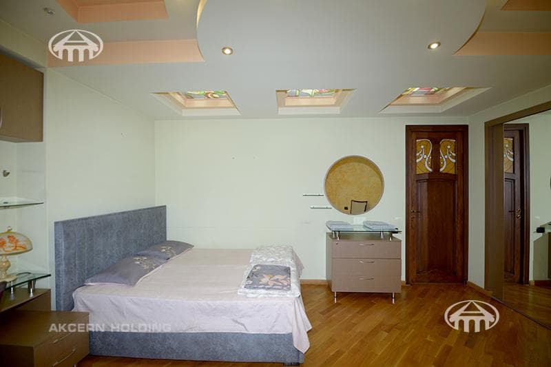 Квартира · 4 комн. · 160 м² · Кентрон
