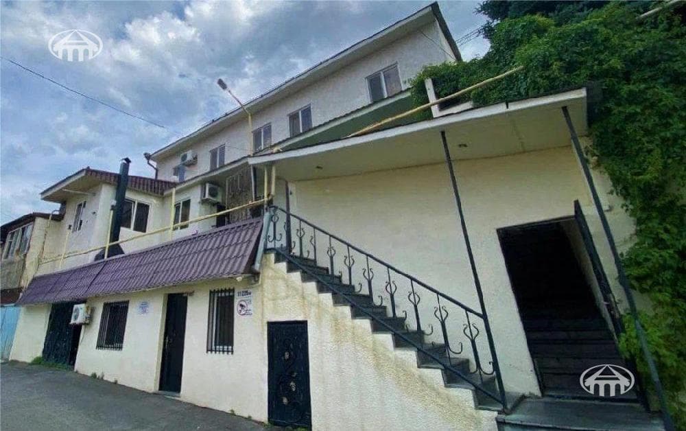Առանձնատուն · 9 սեն. · 584 մ² · Կենտրոն