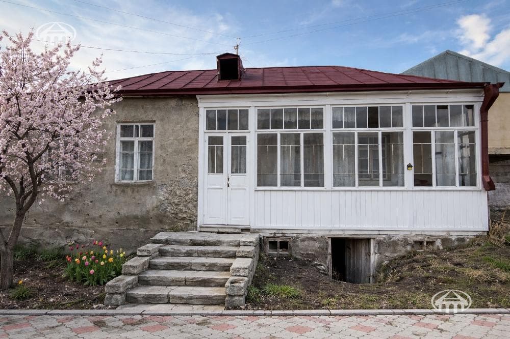 Особняк · 8 комн. · 460 м² · Севан