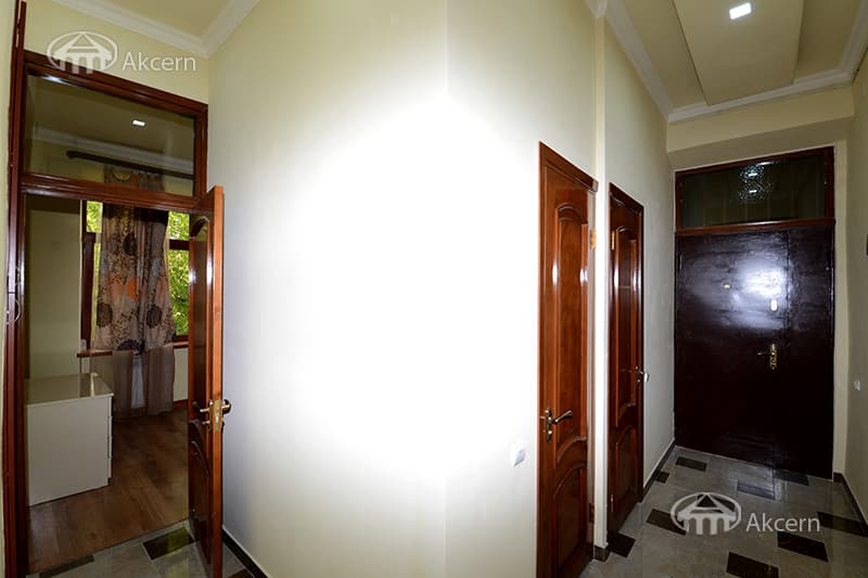 Apartment · 3 rooms · 90 m² · Kentron