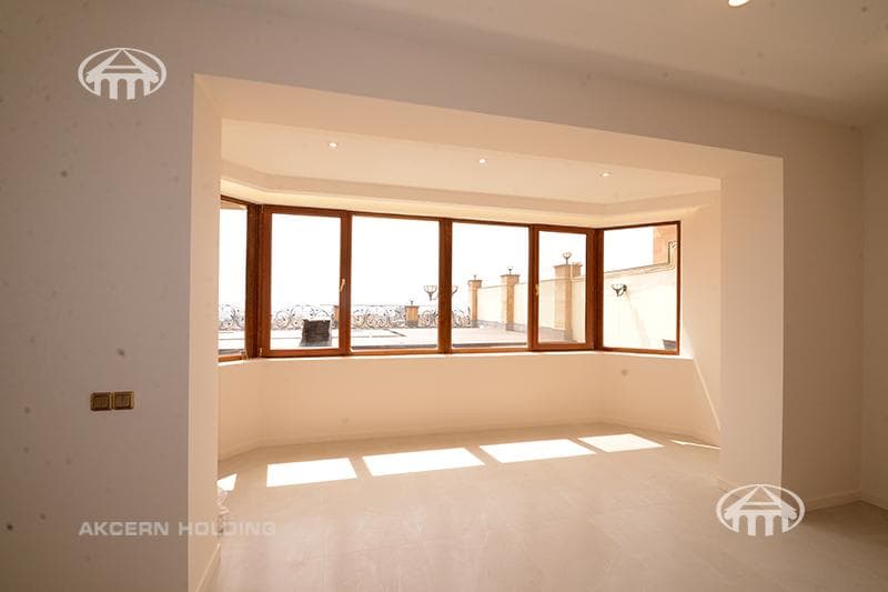 Квартира · 3 комн. · 107 м² · Кентрон