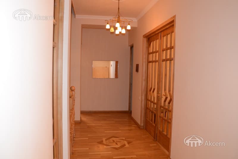 House · 6 rooms · 250 m² · Arabkir