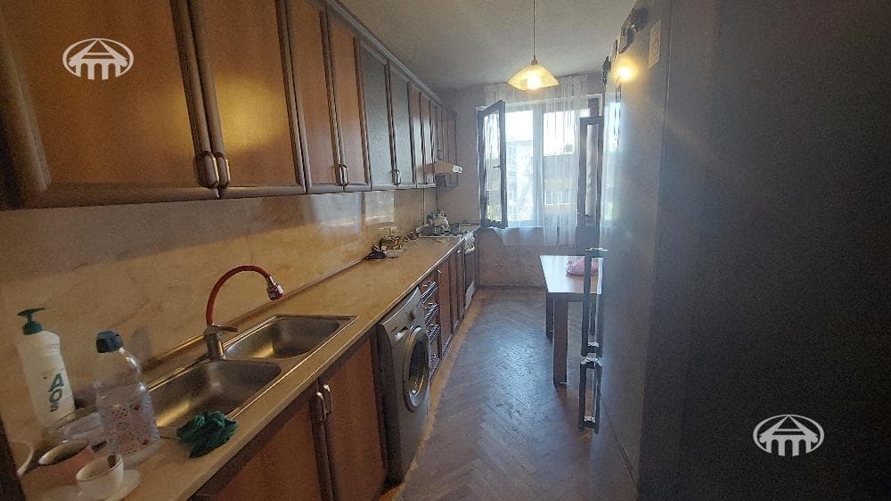 Apartment · 3 rooms · 94 m² · Kentron