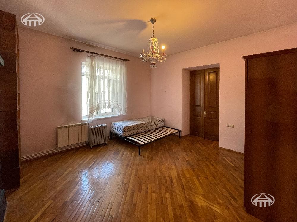 House · 6 rooms · 190 m² · Arabkir