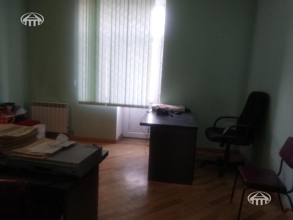 Office · 102 m² · Kentron