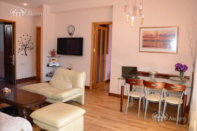 Apartment · 3 rooms · 90 m² · Kentron