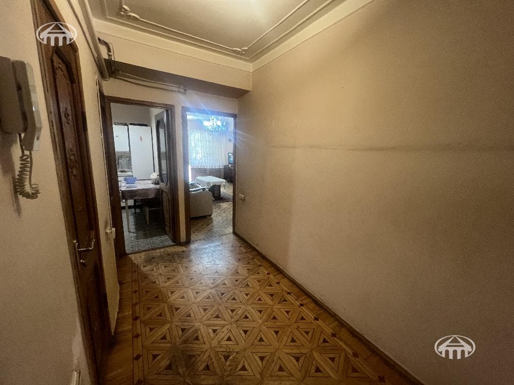 Apartment · 2 rooms · 61 m² · Kentron