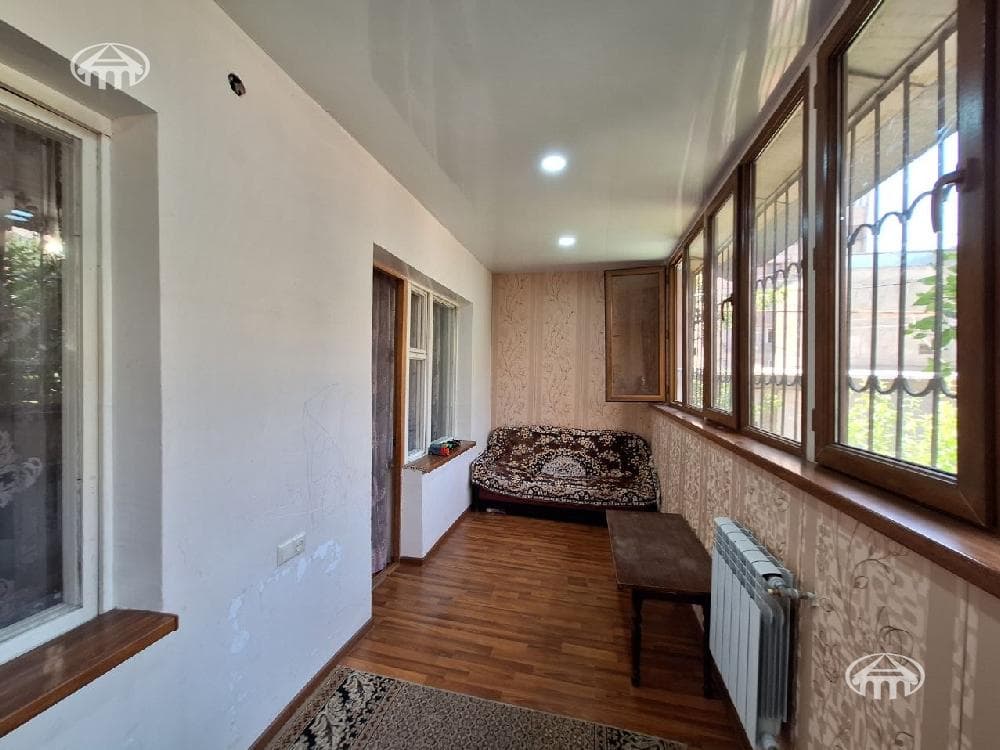Квартира · 4 комн. · 91 м² · Давташен