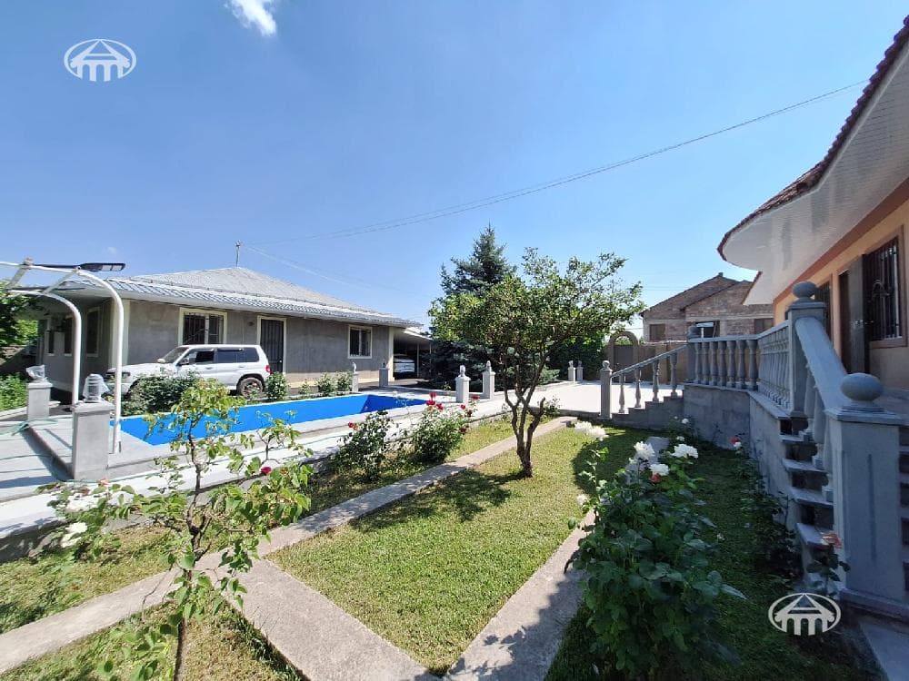 Mansion · 3 rooms · 100 m² · Nor Gyugh