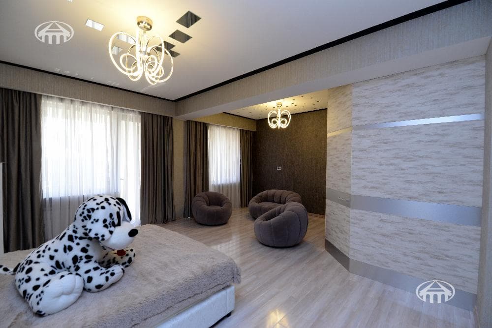 Mansion · 5 rooms · 600 m² · Arabkir