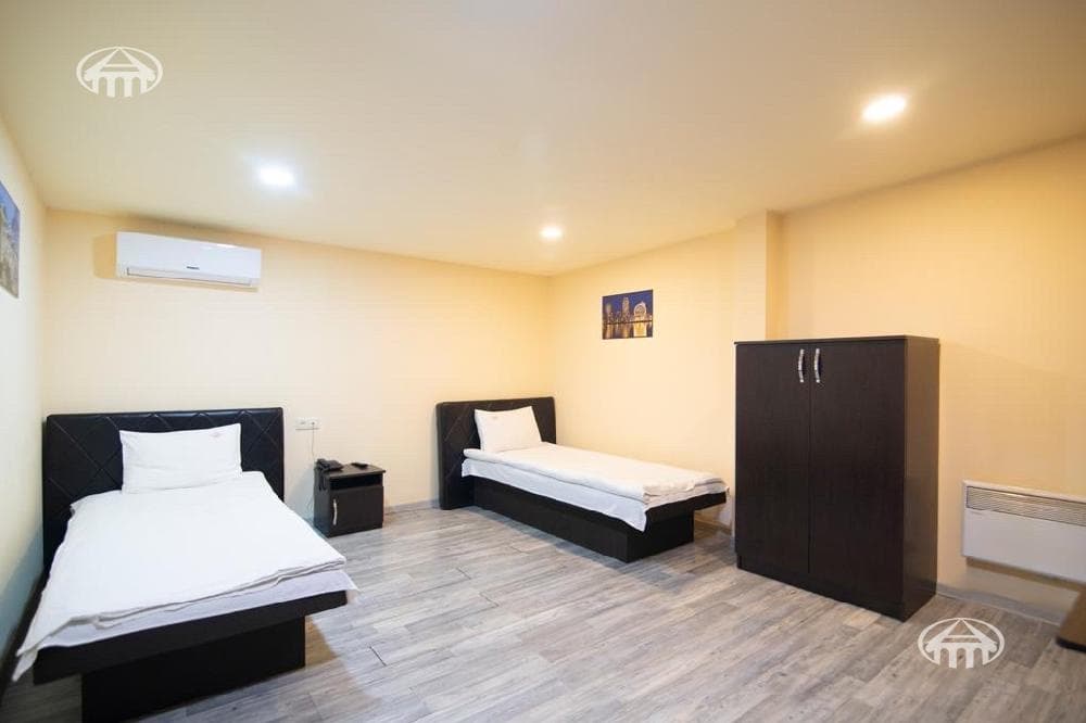 Hotel · 8 rooms · 585 m² · Arabkir