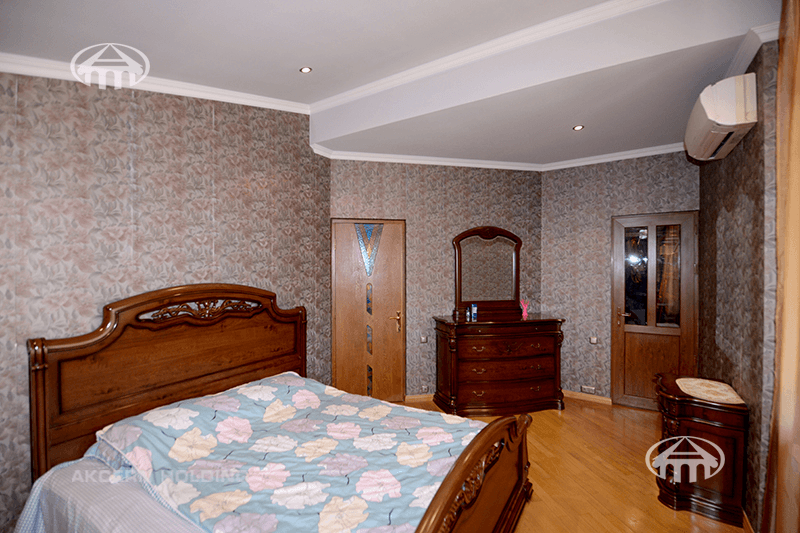 Квартира · 5 комн. · 210 м² · Кентрон