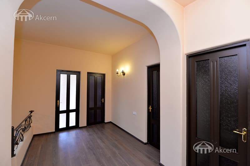 Особняк · 5 комн. · 282 м² · Кентрон