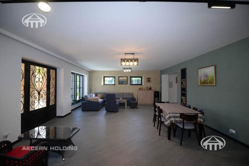 Особняк · 5 комн. · 380 м² · Аван