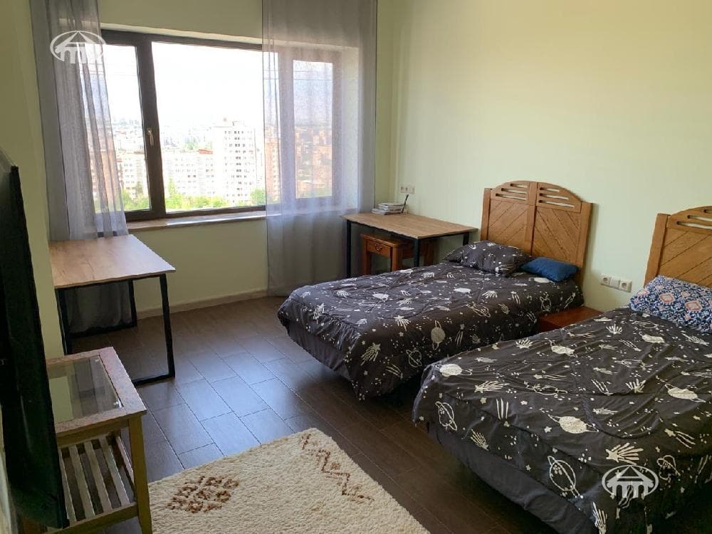 Таунхаус · 4 комн. · 180 м² · Аван