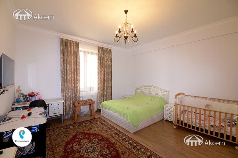 Дом · 5 комн. · 290 м² · Аван