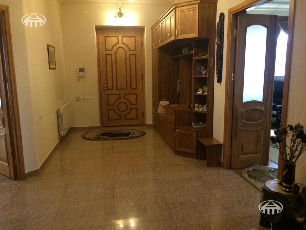Առանձնատուն · 6 սեն. · 500 մ² · Էրեբունի