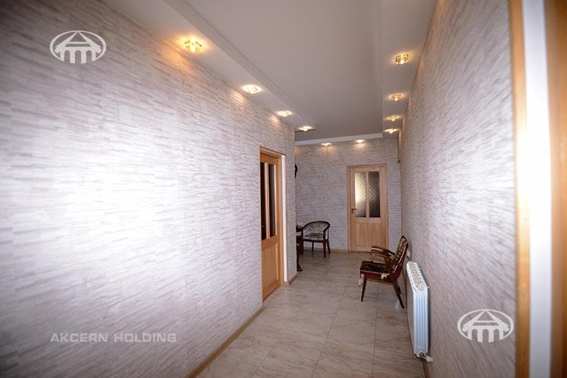 House · 5 rooms · 162 m² · Kentron