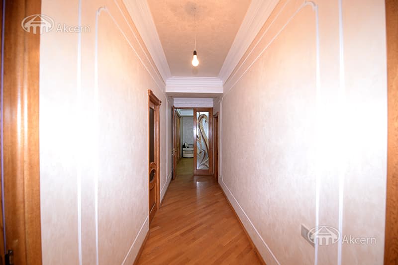 Apartment · 4 rooms · 240 m² · Kentron
