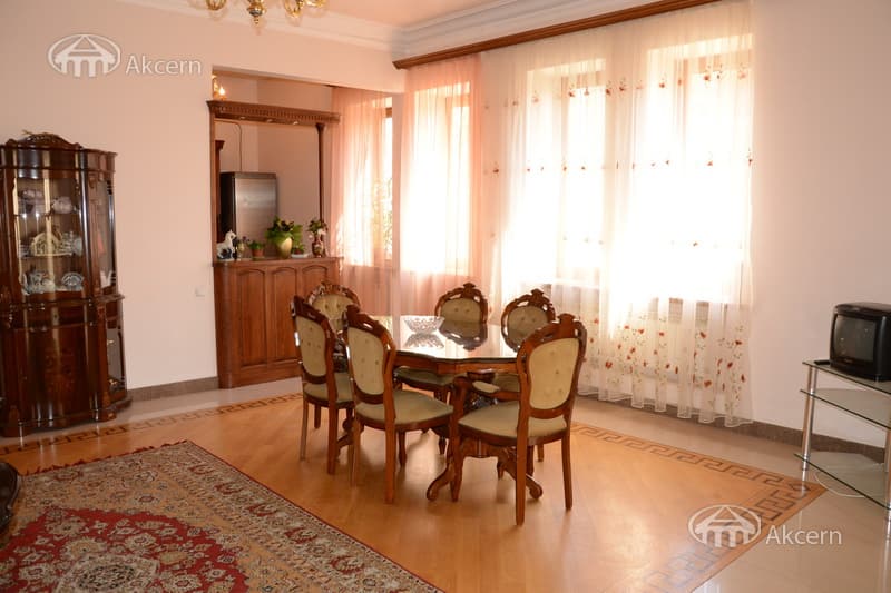 Особняк · 5 комн. · 300 м² · Арабкир