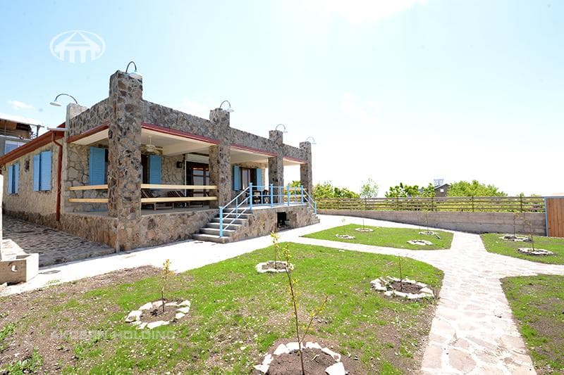 Mansion · 4 rooms · 244 m² · Saghmosavan