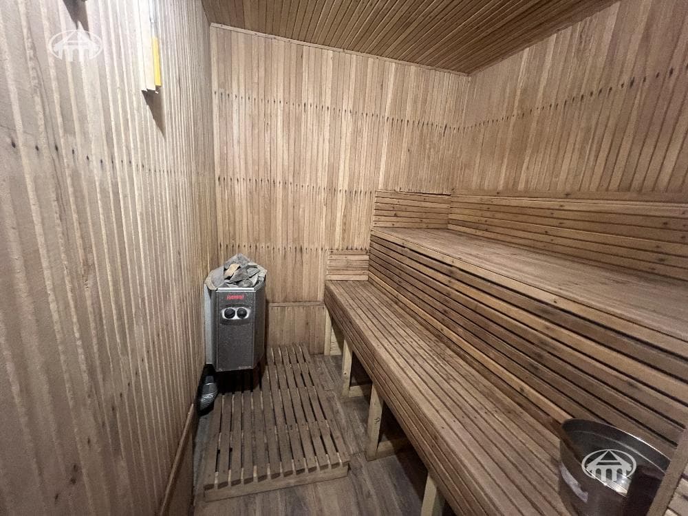 Hotel · 9 rooms · 1,200 m² · Djrvej