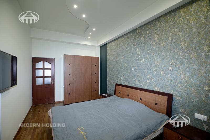 Apartment · 3 rooms · 90 m² · Kentron