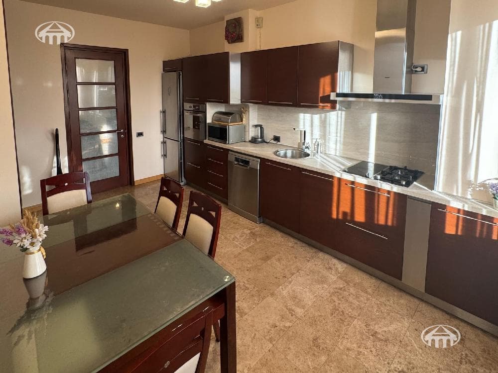 Apartment · 4 rooms · 166 m² · Kentron