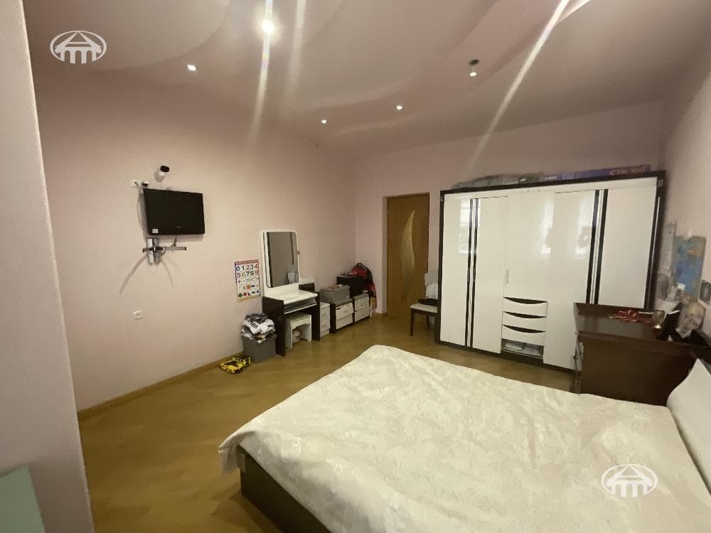 Apartment · 4 rooms · 174 m² · Kentron