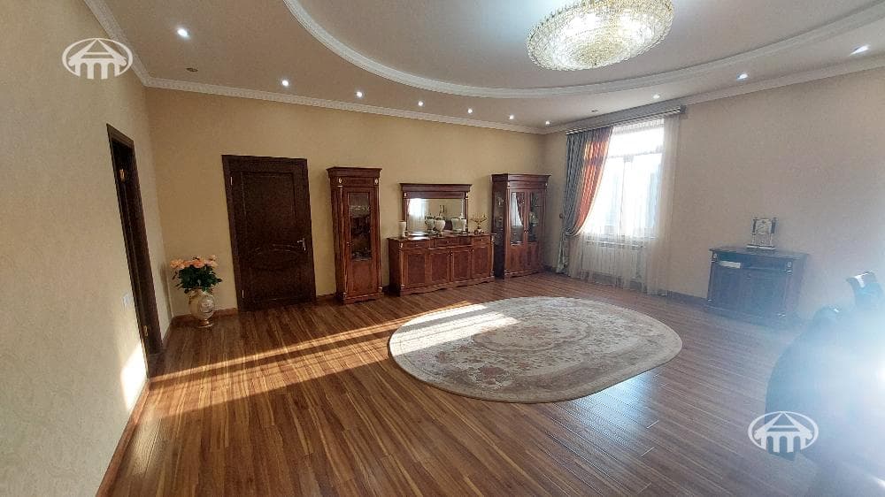 House · 6 rooms · 345 m² · Kanaker-Zeytun