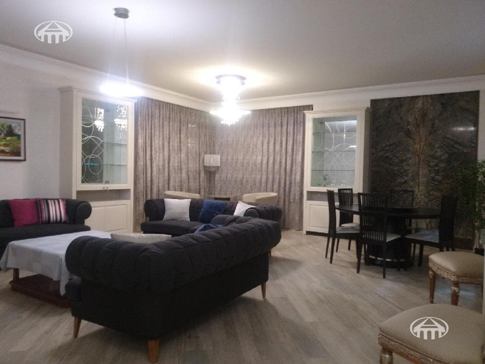 Квартира · 4 комн. · 200 м² · Кентрон