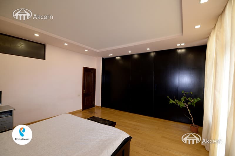 Apartment · 4 rooms · 159 m² · Kentron