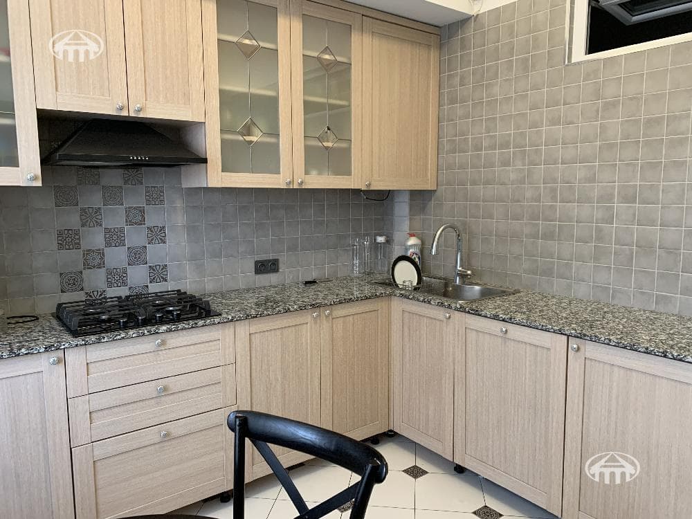 Apartment · 2 rooms · 77 m² · Kentron