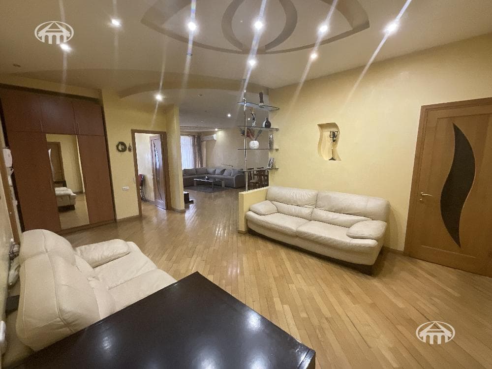 Apartment · 4 rooms · 174 m² · Kentron