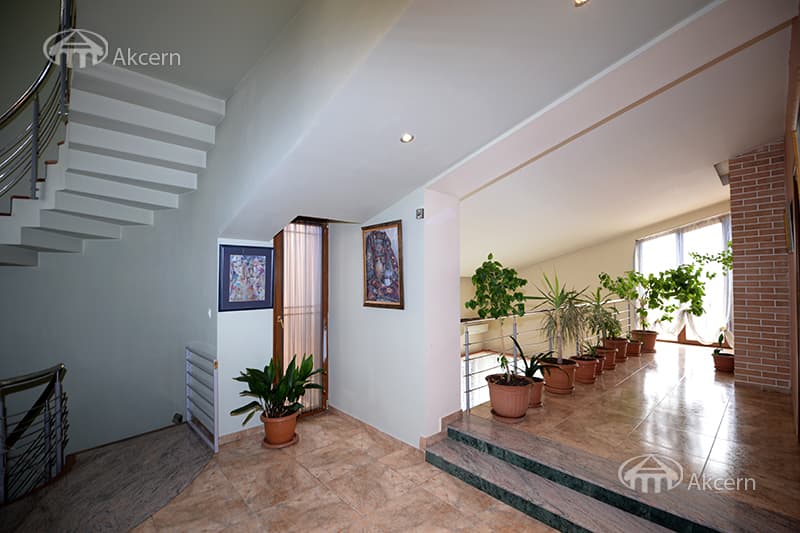 Особняк · 7 комн. · 650 м² · Кентрон