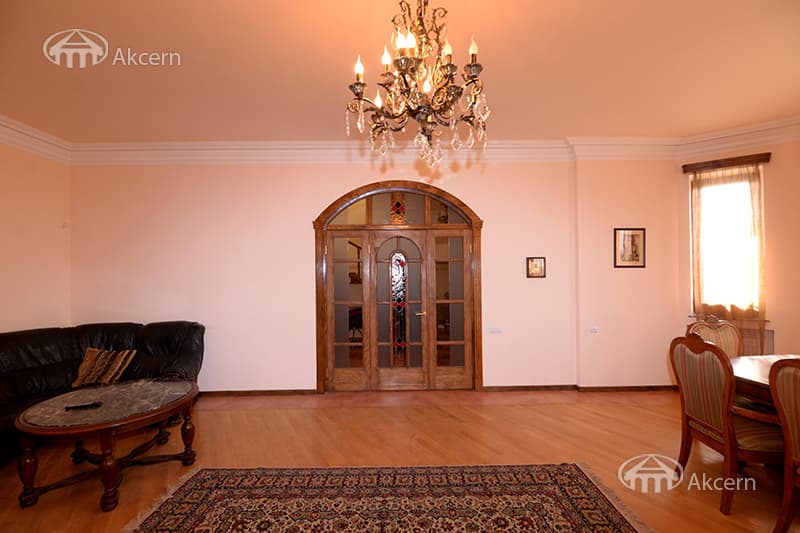 Առանձնատուն · 6 սեն. · 532 մ² · Զովունի