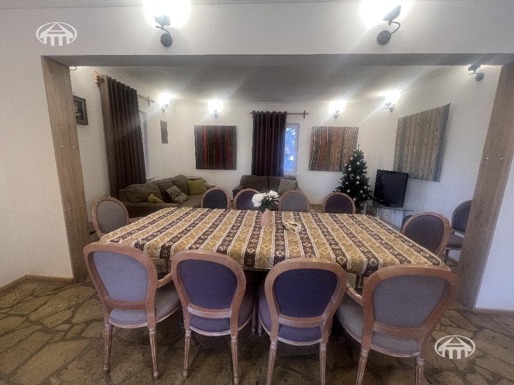 Hotel · 9 rooms · 1,200 m² · Djrvej