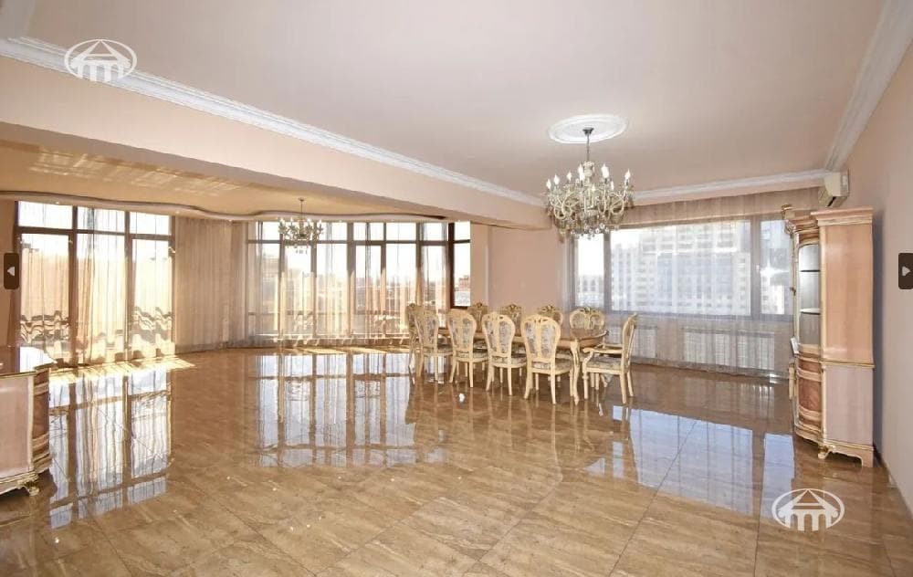 Բնակարան · 370 մ² · Կենտրոն