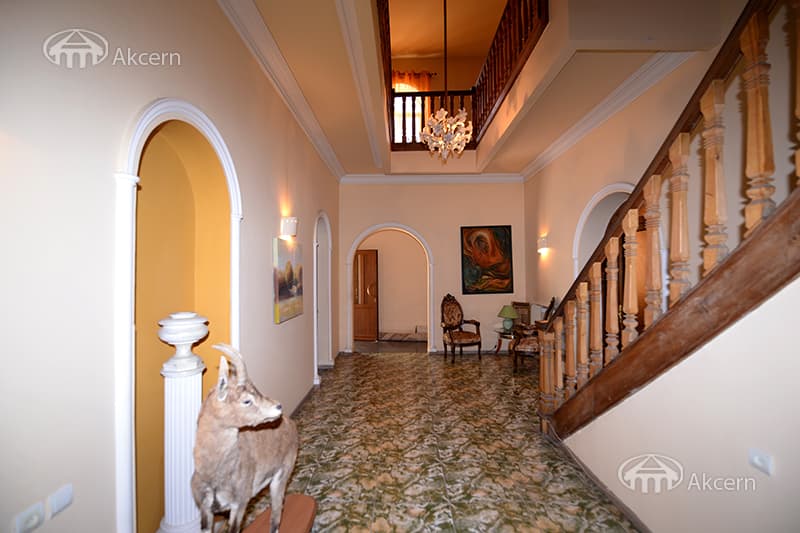 Особняк · 6 комн. · 440 м² · Кентрон