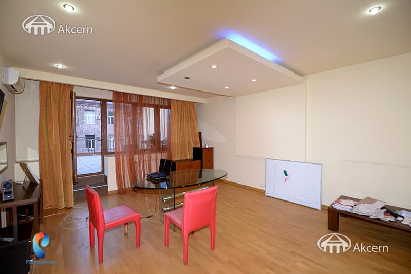 Apartment · 4 rooms · 215 m² · Kentron